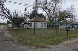 200 W Moerbe St, Thorndale, TX 76577 - Photo 2