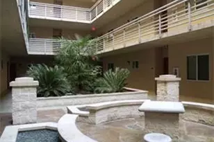 711 W 26th St, Austin, TX 78705 - Photo 2