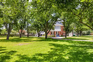 1220 W Lake Dr, Taylor, TX 76574 - Photo 2