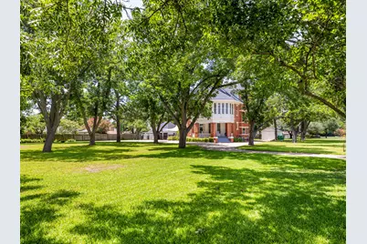 1220 W Lake Drive, Taylor, TX 76574 - Photo 4