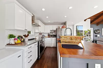 7039 Comanche Trail, Austin, TX 78732 - Photo 12