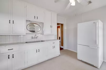 710 N Avenue H, Elgin, TX 78621 - Photo 12