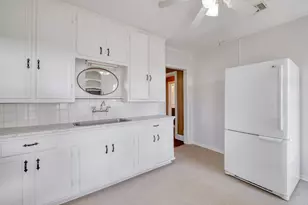 710 N Ave H, Elgin, TX 78621 - Photo 12