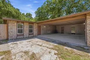 1911 Hearthside Dr, Austin, TX 78757 - Photo 2