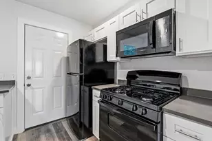 1911 Hearthside Dr, Austin, TX 78757 - Photo 8