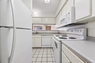 501 W 26th St, Austin, TX 78705 - Photo 4
