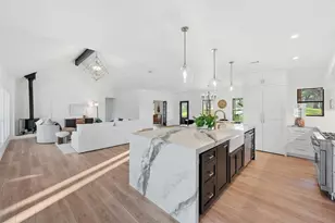 333 Stallion Ln, Dripping Springs, TX 78620 - Photo 10