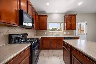1200 Reagan Wells Dr, Hutto, TX 78634 - Photo 10