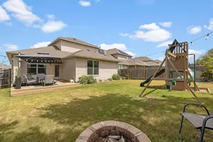 220 Castlefields St, Hutto, TX 78634 - Photo 32