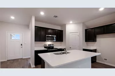 212 Rock Springs Drive, Marble Falls, TX 78654 - Photo 4