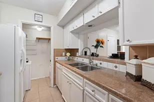 6718 Silvermine Dr, Austin, TX 78736 - Photo 10