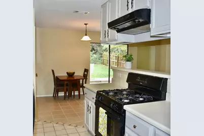 2007 Castle Gate Circle, San Marcos, TX 78666 - Photo 12