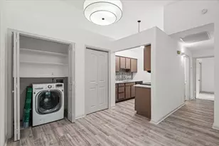 1705 Crossing Pl, Austin, TX 78741 - Photo 6