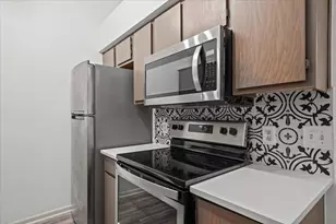1705 Crossing Pl, Austin, TX 78741 - Photo 2