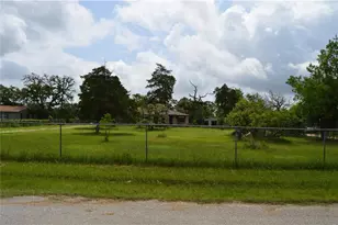 137 Colorado Cir, Cedar Creek, TX 78612 - Photo 2