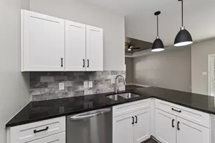 121 S Kanaio Dr, Bastrop, TX 78602 - Photo 8
