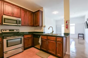 910 W 25th St, Austin, TX 78705 - Photo 12