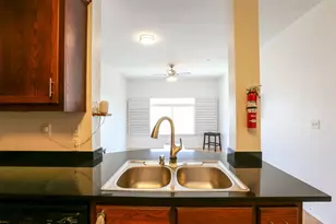 910 W 25th St, Austin, TX 78705 - Photo 8