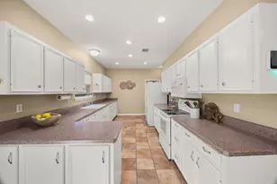 226 Cedar Hills Dr, Elgin, TX 78621 - Photo 10