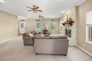 226 Cedar Hills Dr, Elgin, TX 78621 - Photo 8