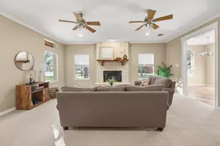 226 Cedar Hills Dr, Elgin, TX 78621 - Photo 4