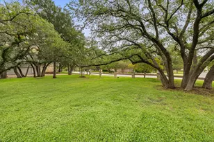 201 Crescent Bluff, Lakeway, TX 78734 - Photo 34