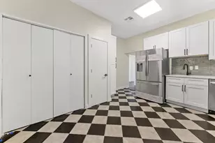 610 W 35th St, Austin, TX 78705 - Photo 6