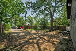 610 W 35th St, Austin, TX 78705 - Photo 22
