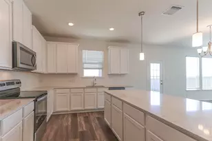 8203 Knoxville Trl, Austin, TX 78744 - Photo 6