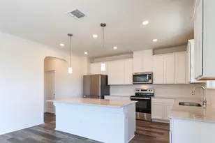 8203 Knoxville Trl, Austin, TX 78744 - Photo 4