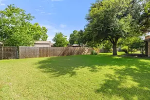 704 Brookwood Cir, Taylor, TX 76574 - Photo 34