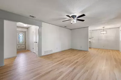 704 Brookwood Circle, Taylor, TX 76574 - Photo 8