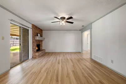 704 Brookwood Circle, Taylor, TX 76574 - Photo 10