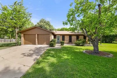 704 Brookwood Circle, Taylor, TX 76574 - Photo 2
