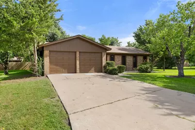 704 Brookwood Circle, Taylor, TX 76574 - Photo 4