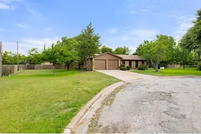 704 Brookwood Circle, Taylor, TX 76574 - Photo 36