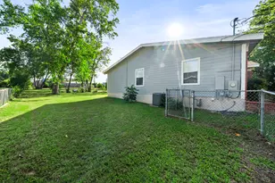 1905 Bissel Ln, Austin, TX 78745 - Photo 10