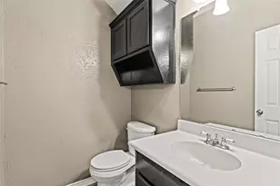 2009 S 10th St, Waco, TX 76706 - Photo 8