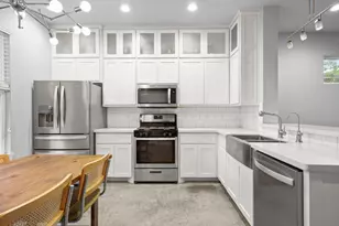 1220 Delano St, Austin, TX 78721 - Photo 8