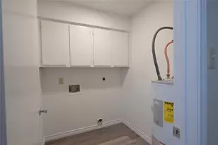 916 Crockett St, Lockhart, TX 78644 - Photo 10