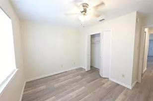 916 Crockett St, Lockhart, TX 78644 - Photo 8