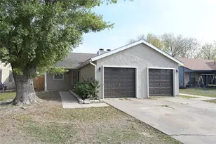 916 Crockett St, Lockhart, TX 78644 - Photo 1