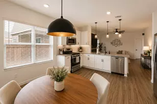 208 Longbridge Dr, Hutto, TX 78634 - Photo 2