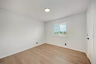 125 Holland St, Hutto, TX 78634 - Photo 32