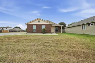 1600 Wedgewood Trl, Lockhart, TX 78644 - Photo 2