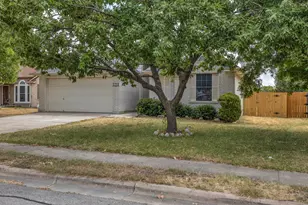 216 Meadowside Dr, Hutto, TX 78634 - Photo 2