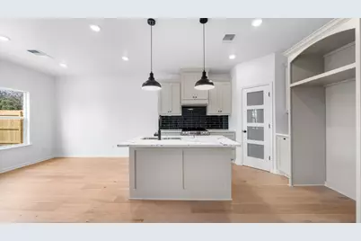 429 S Williamson Street, Giddings, TX 78942 - Photo 8