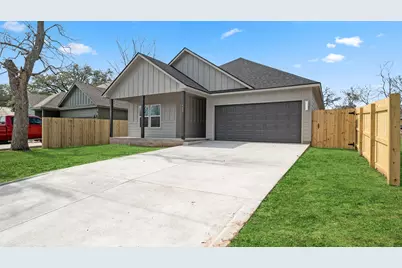 429 S Williamson Street, Giddings, TX 78942 - Photo 2