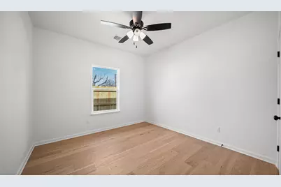 429 S Williamson Street, Giddings, TX 78942 - Photo 16