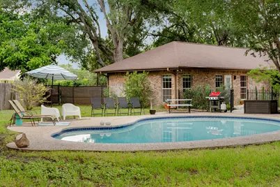 400 Hackberry Street, Lockhart, TX 78644 - Photo 1